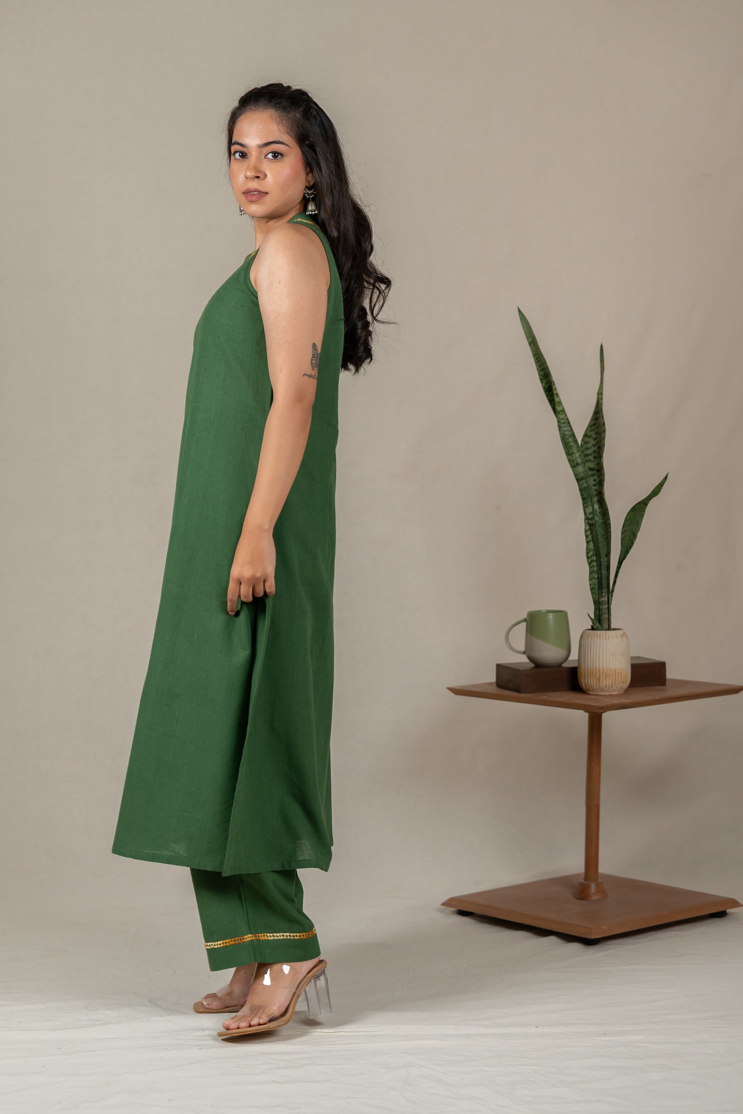 Green Sleeveless Hand Embroidered Handloom Cotton Kurta Set  – Suchi