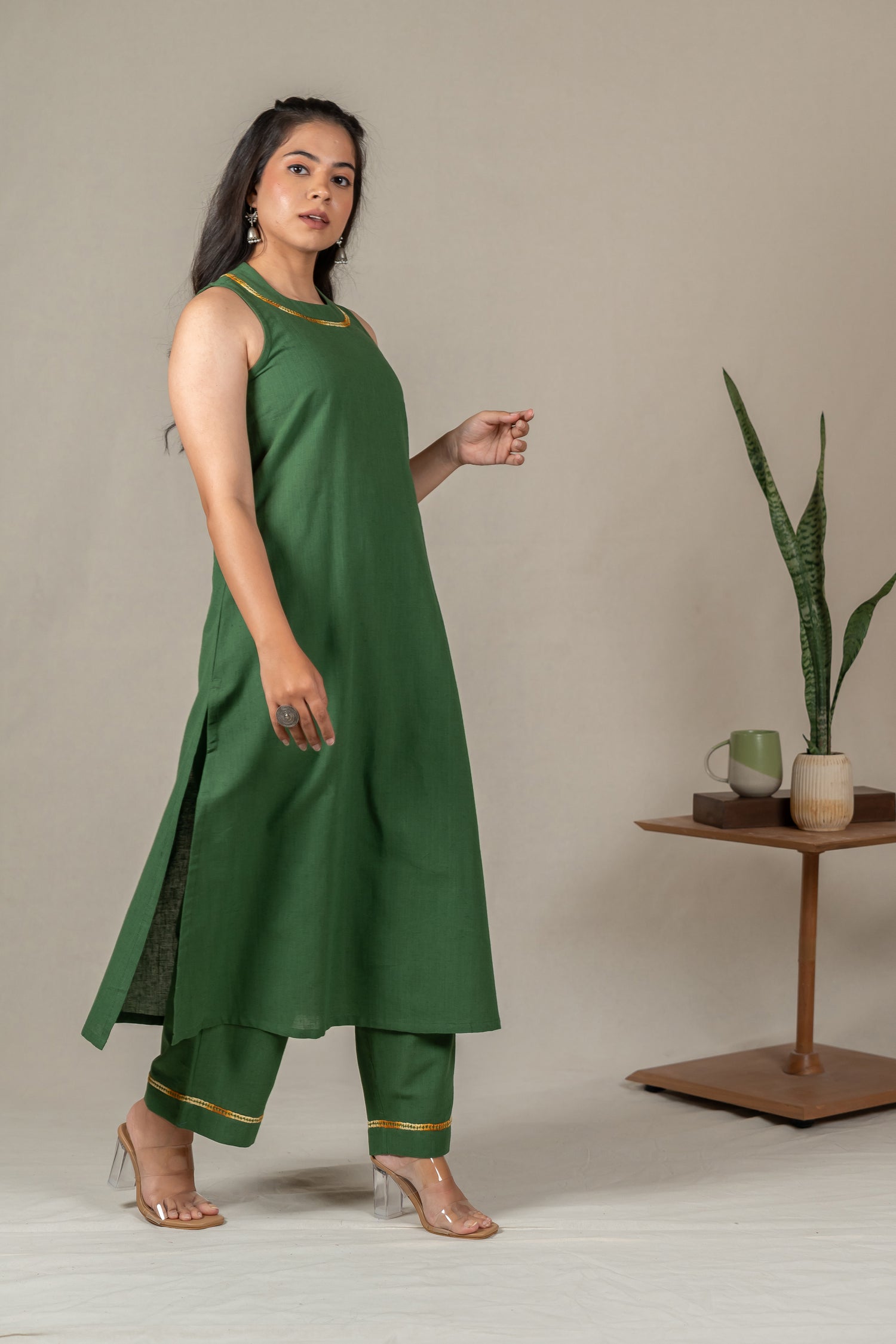 Green Sleeveless Hand Embroidered Handloom Cotton Kurta Set  – Suchi