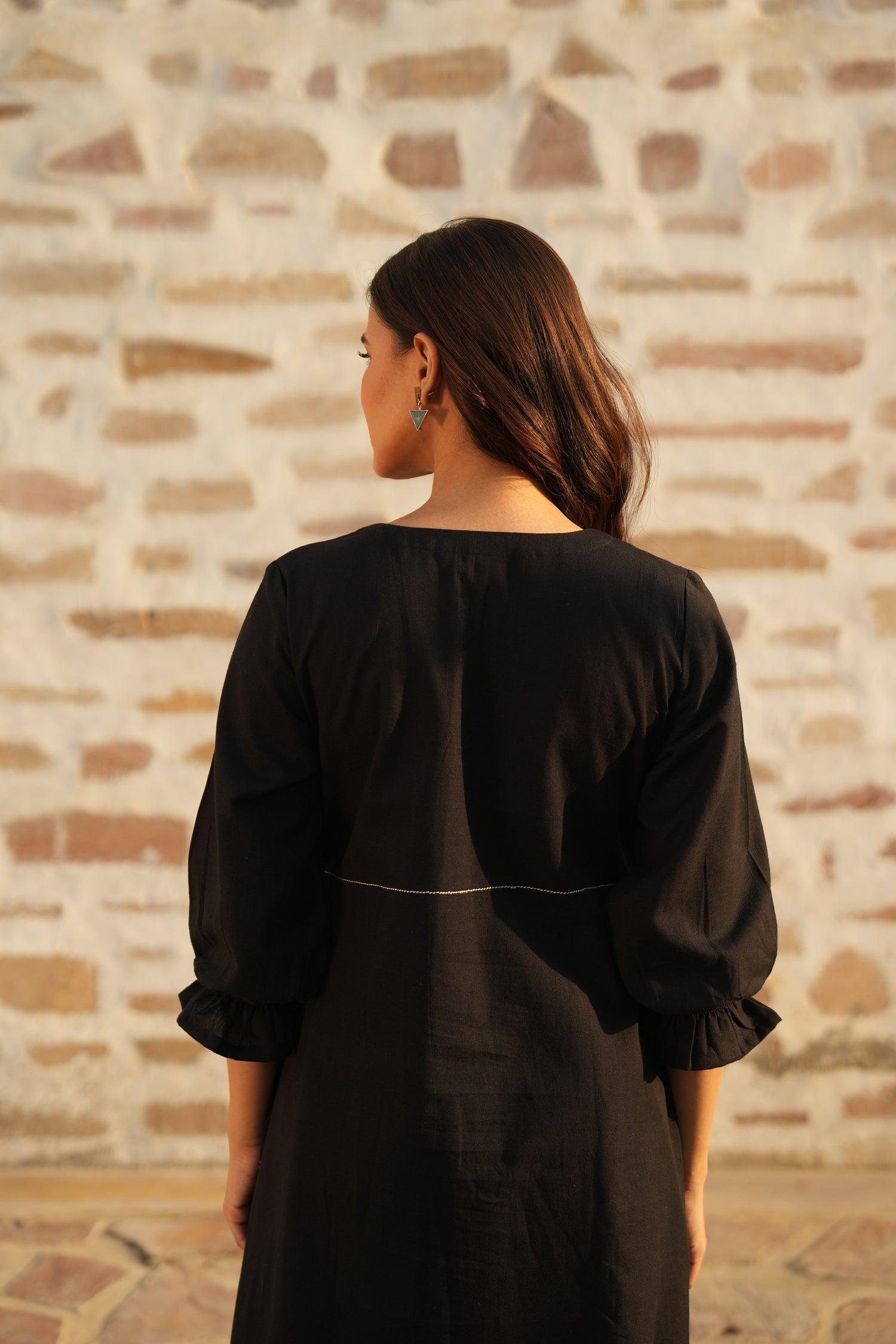 Saral Black Cotton Kurta with Gathered Sleeves | Ray-ethnic