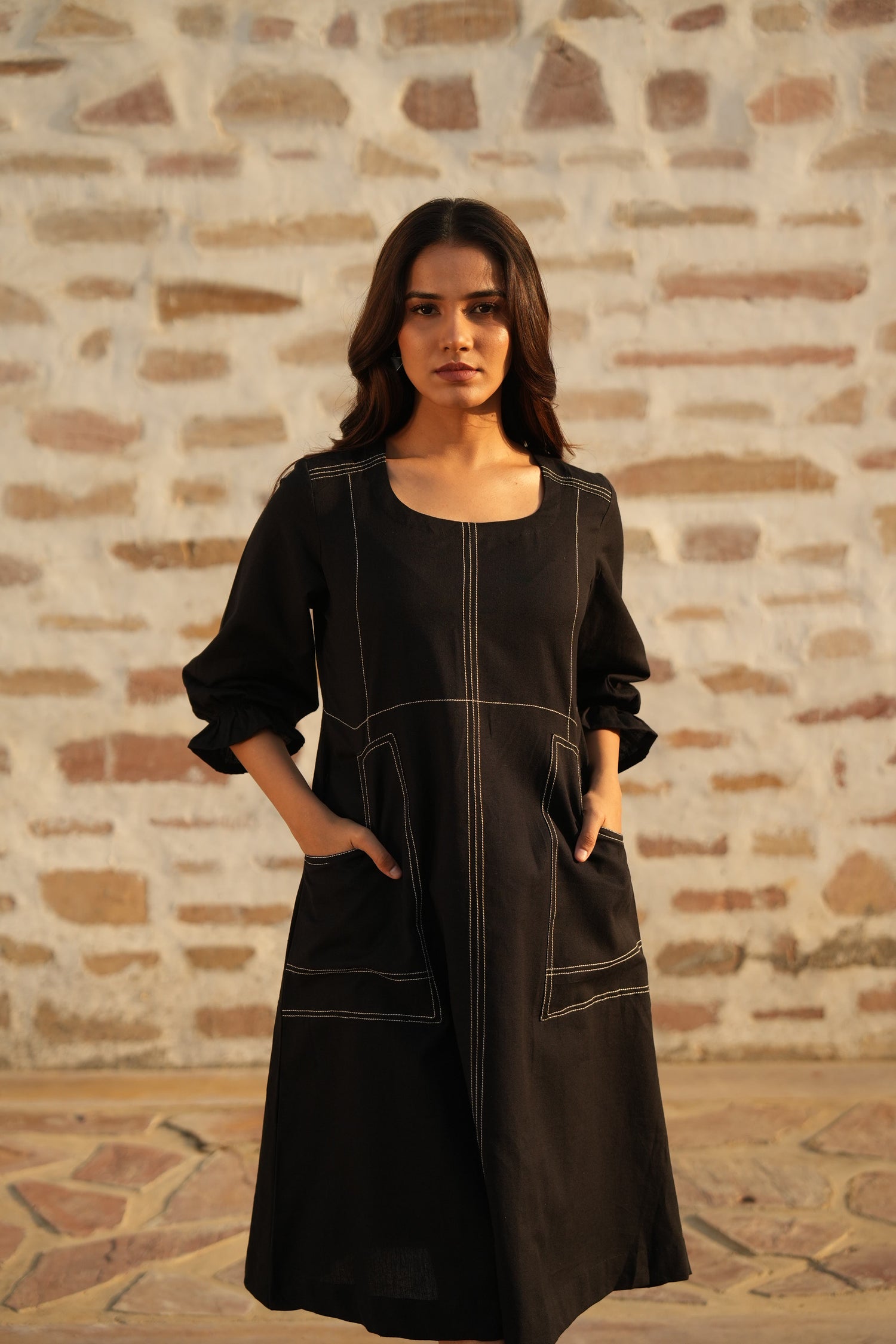 Saral Black Cotton Kurta with Gathered Sleeves | Ray-ethnic