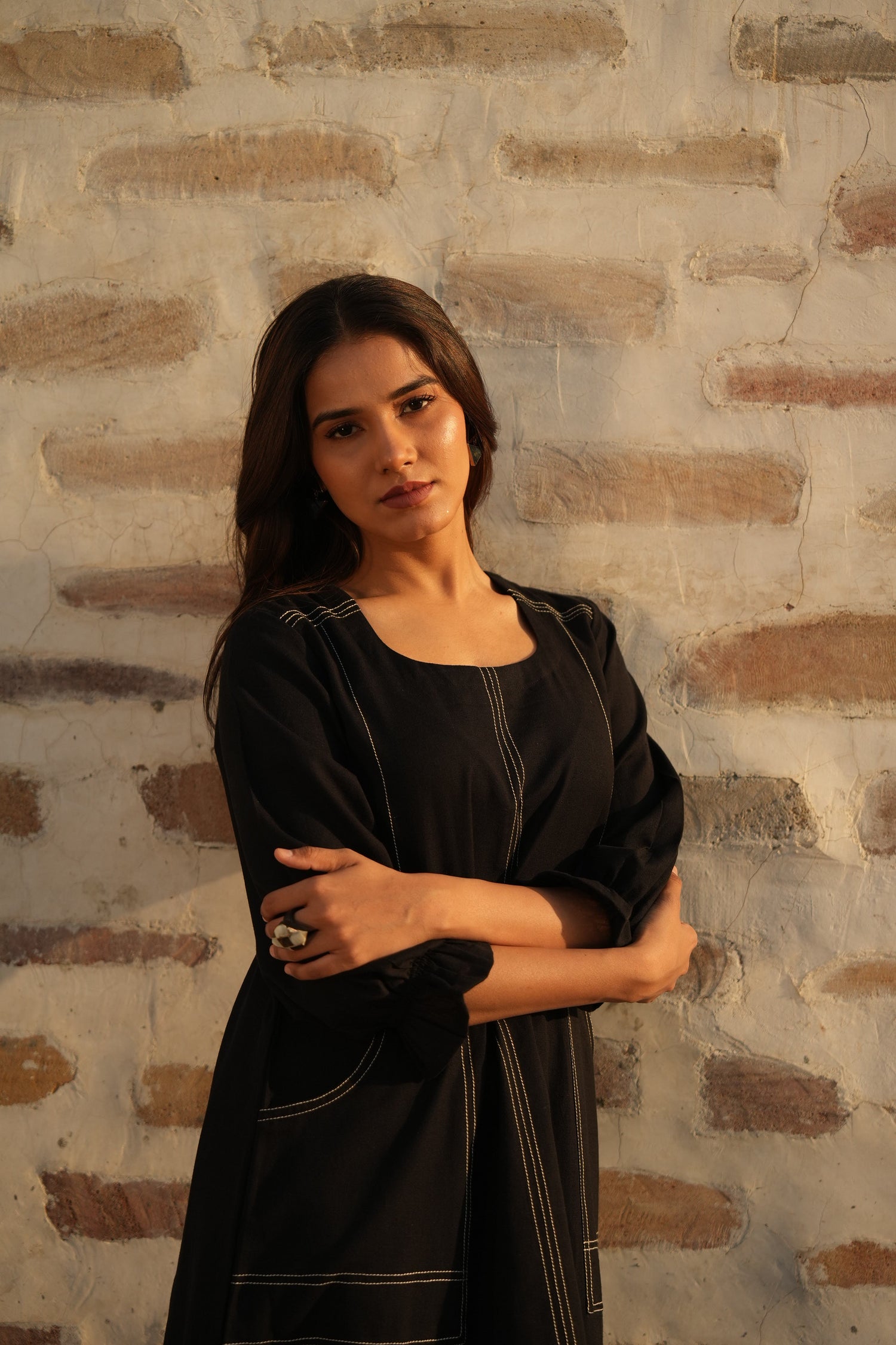 Saral Black Cotton Kurta with Gathered Sleeves | Ray-ethnic