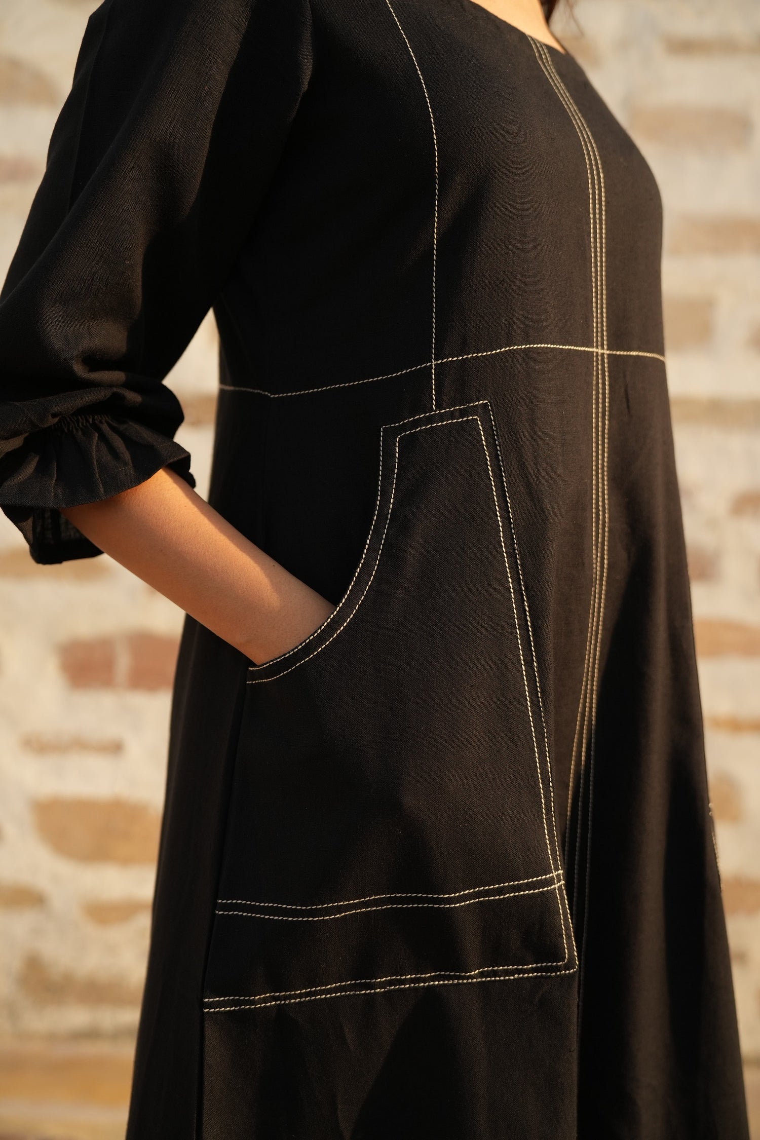 Saral Black Cotton Kurta with Gathered Sleeves | Ray-ethnic