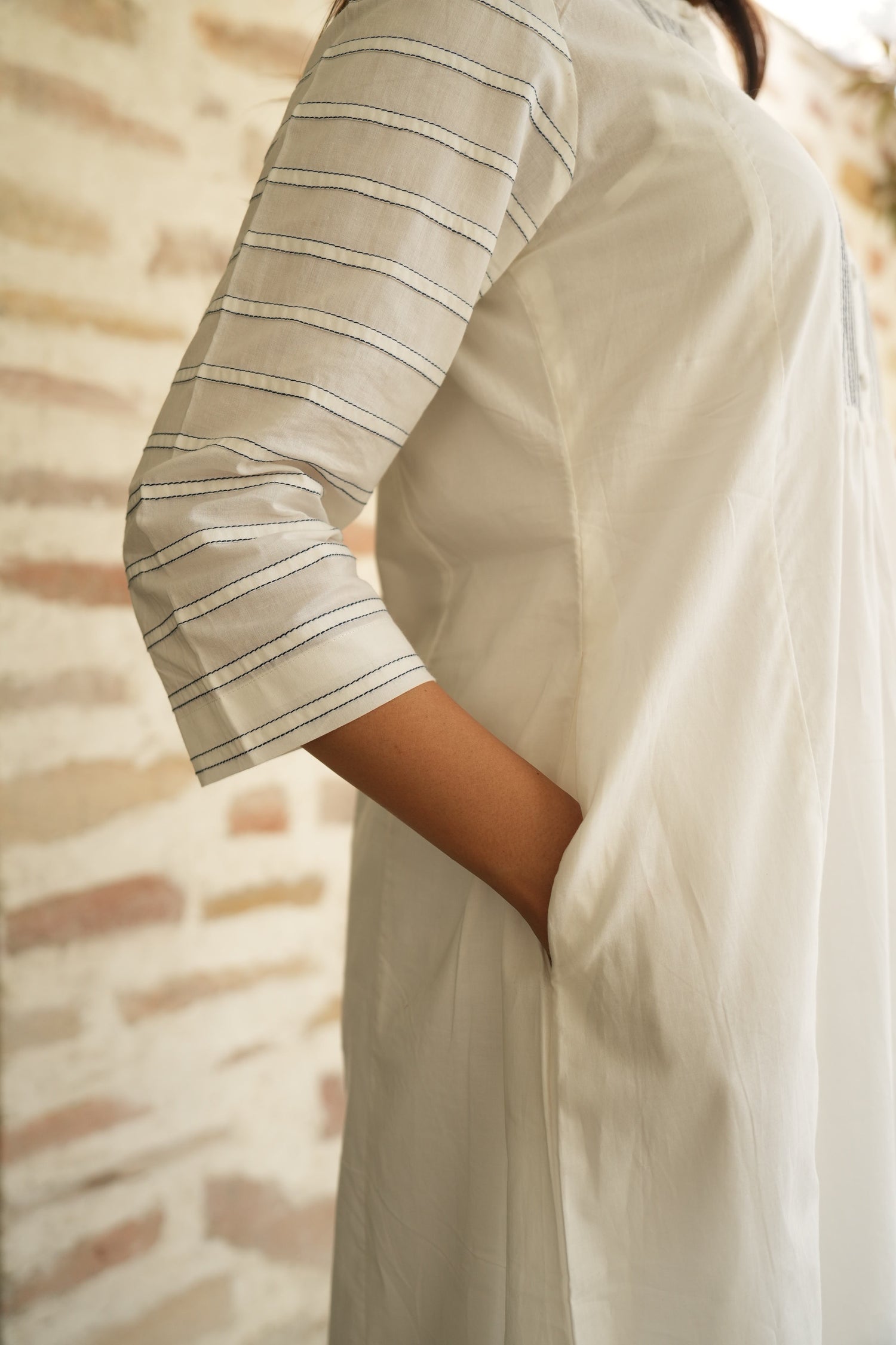 Saral White Cotton Kurta with Striped Sleeves | Ray-ethnic