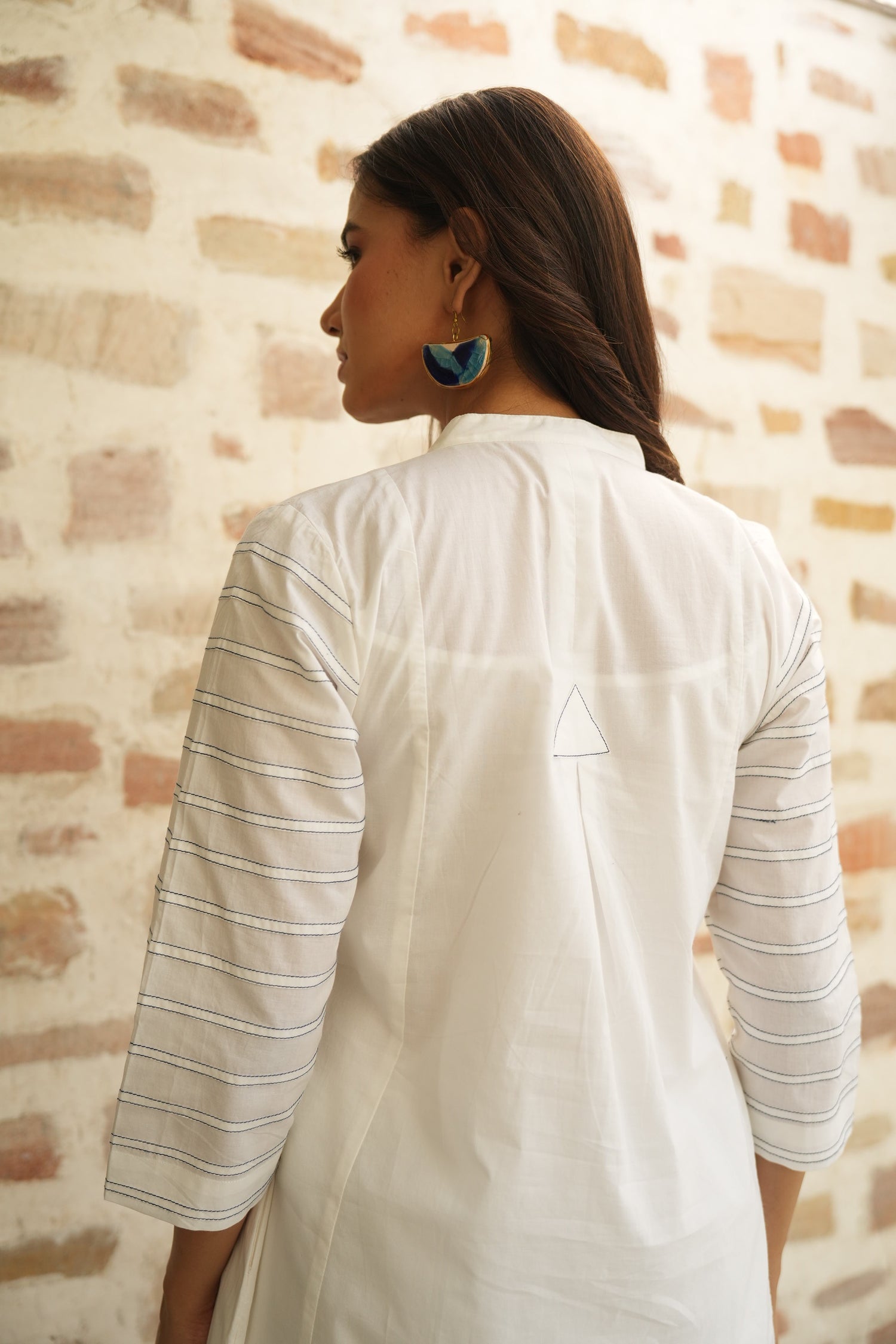 Saral White Cotton Kurta with Striped Sleeves | Ray-ethnic