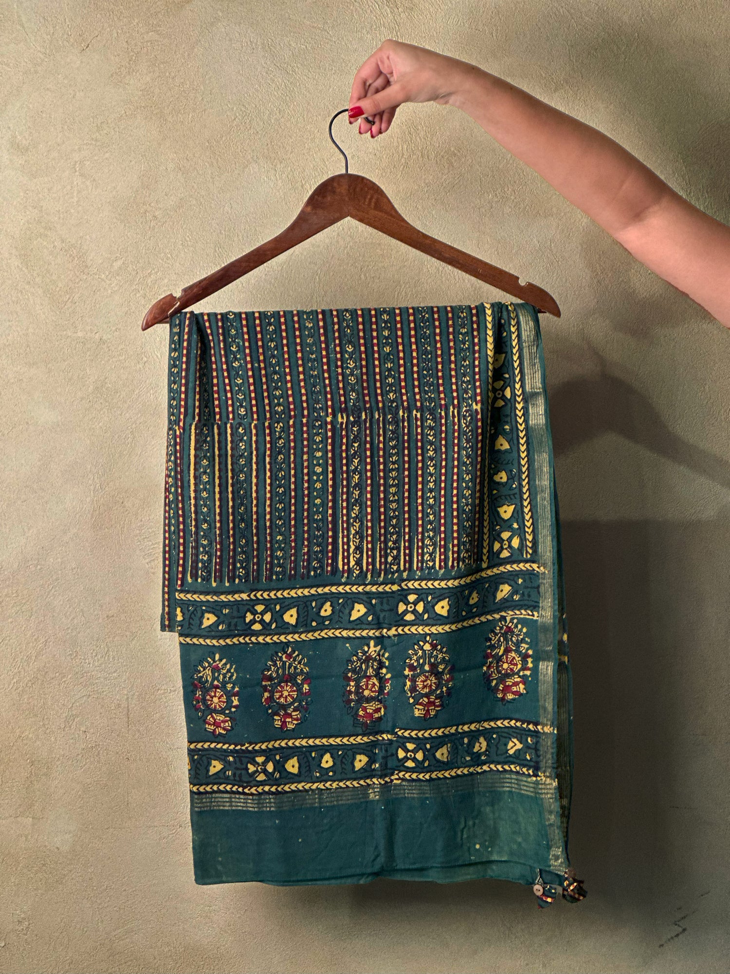 Saral Green Handloom Cotton Dupatta | Ray-ethnic