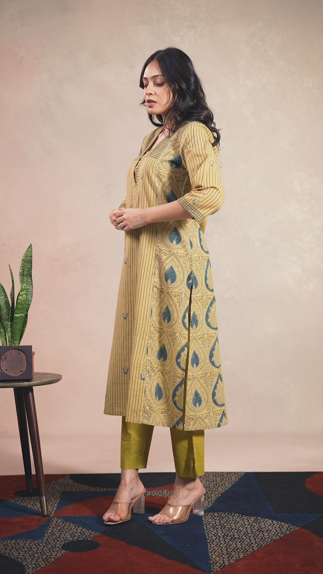 Aakaar Ajarakh Green Cotton Kurta | Ray-ethnic