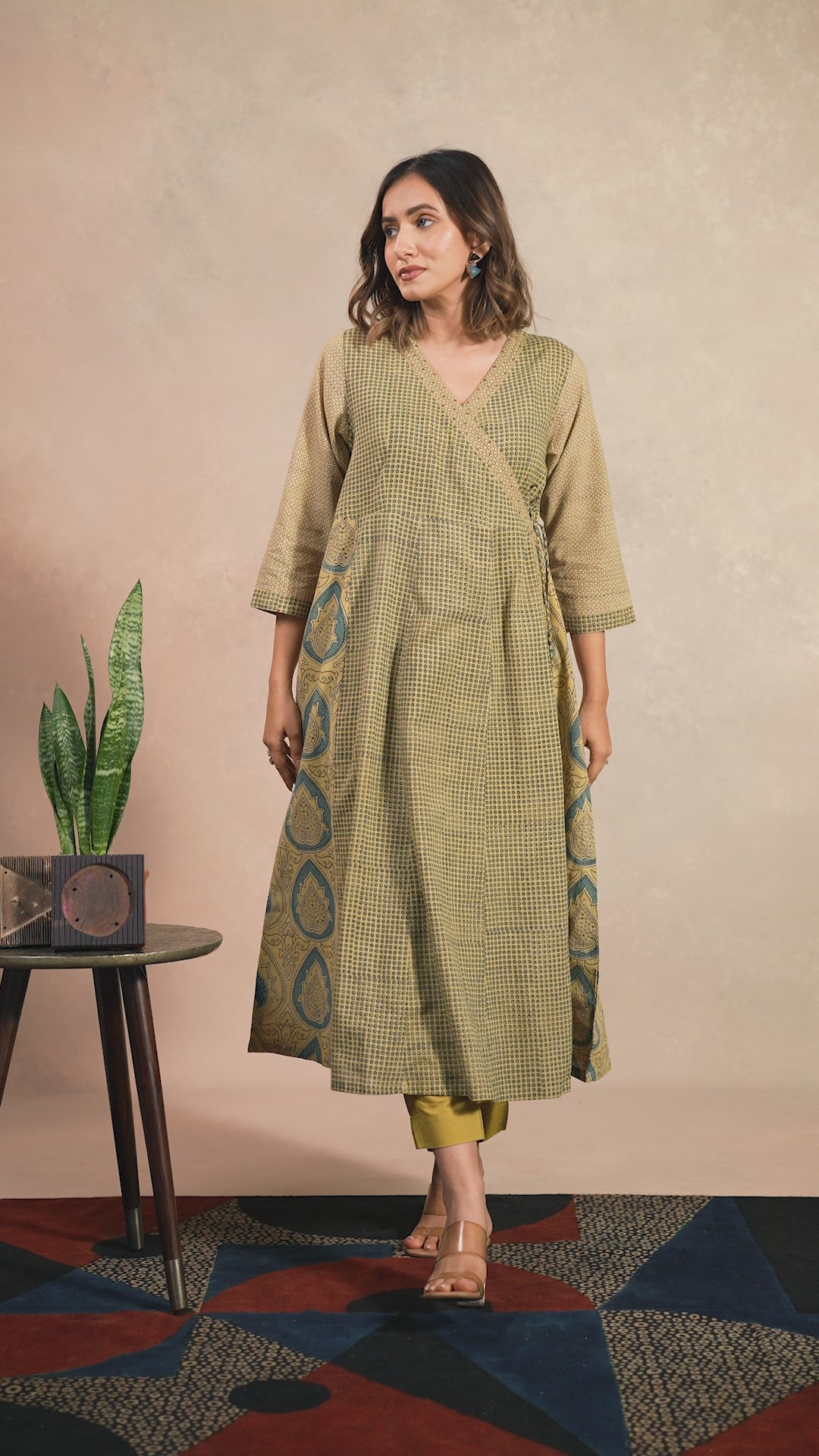 Aakaar Ajarakh Green Cotton Kurta | Ray-ethnic