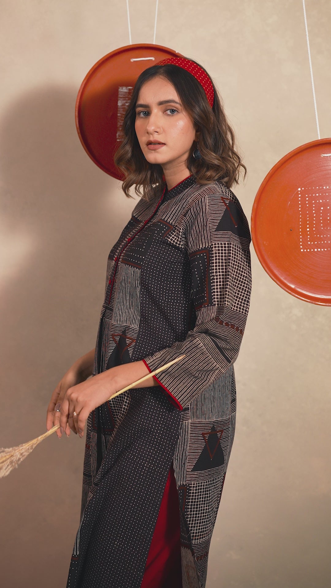 Aakaar Black Ajarakh Cotton Kurta | Ray-ethnic